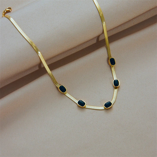 Noir Elegance Collier